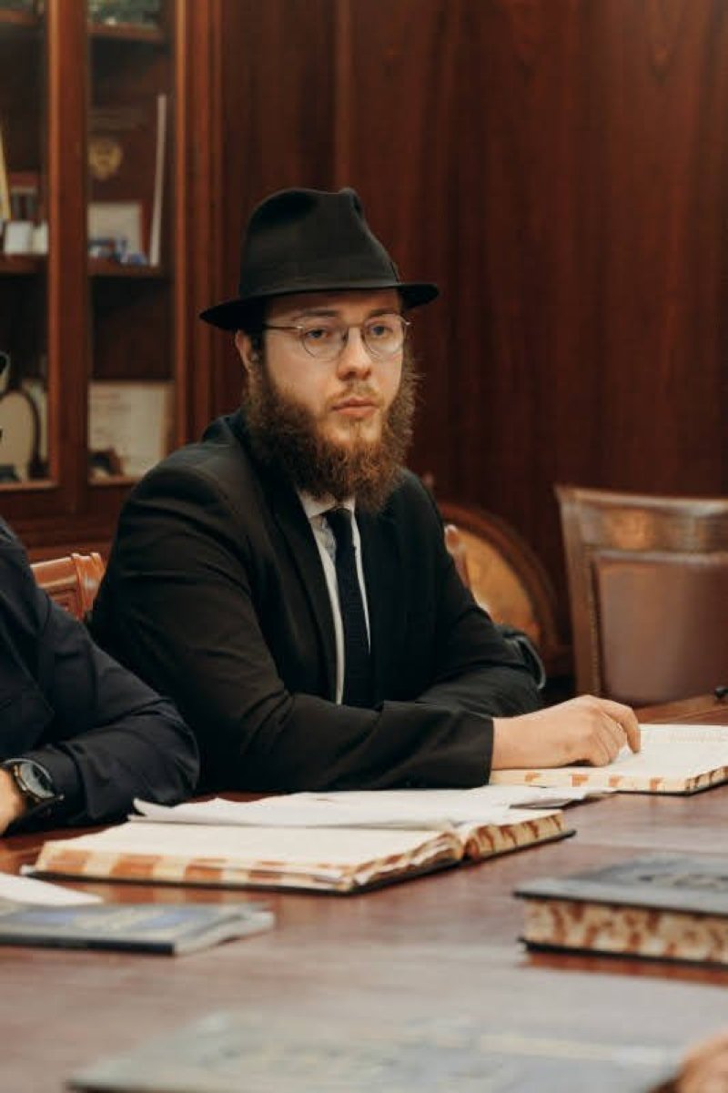  לוי נאזרוב