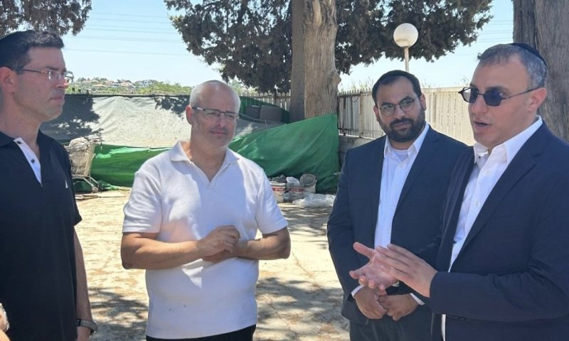 ביוזמת 'קדם': יו"ר ועדת הבריאות סייר במתחם בית אבות שנפגע מהדף נפילת טיל