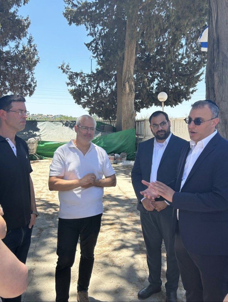 יחצ