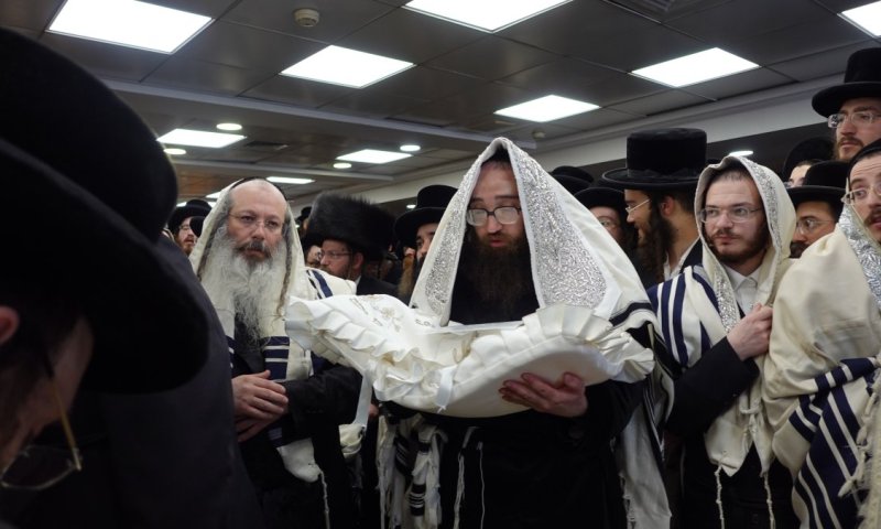 הבנש"ק מויז'ניץ בורו פארק חגג את הולדת בנו ב - 3 מוקדים