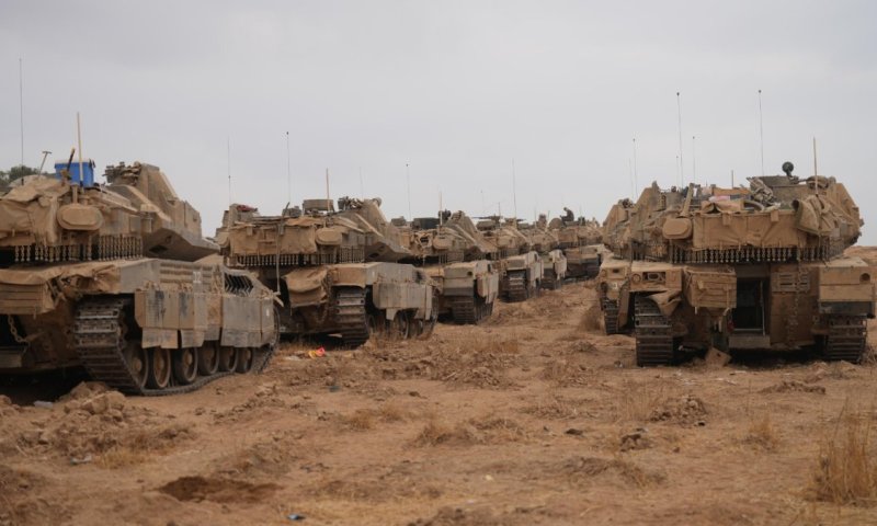 חובות של מיליארדים: גדודי טנקים הושבתו, קווי ייצור בסכנת סגירה