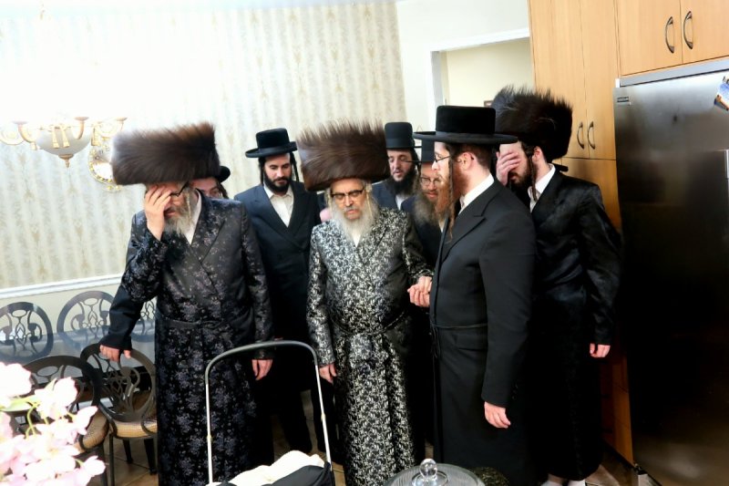 בחצרות סאטמר