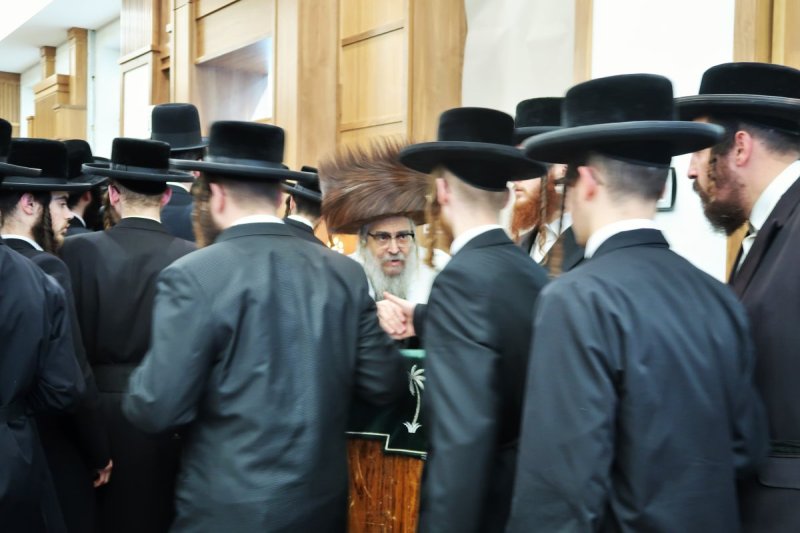 בחצרות סאטמר