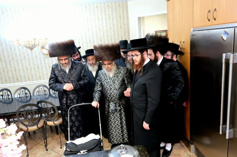 בחצרות סאטמר