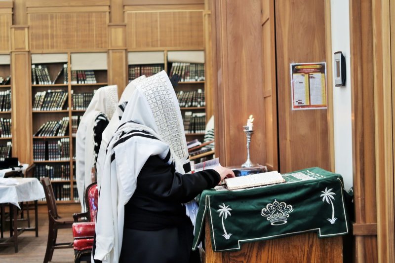 בחצרות סאטמר