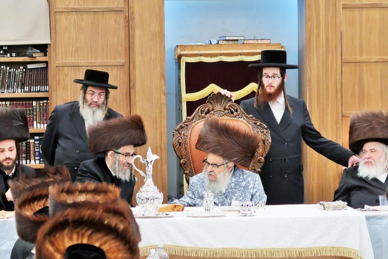 בחצרות סאטמר