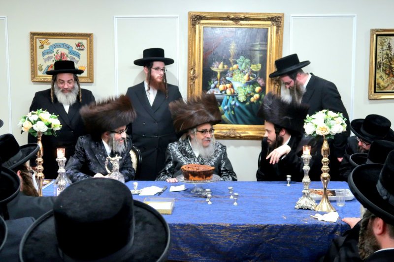 בחצרות סאטמר