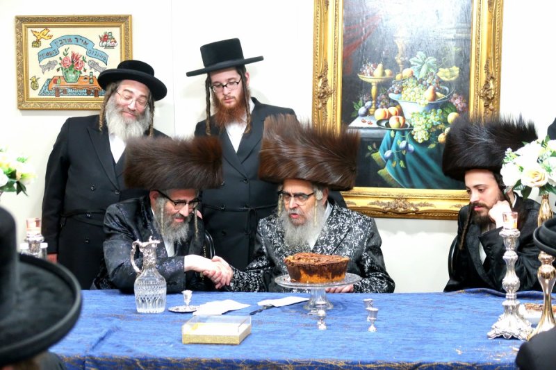 בחצרות סאטמר