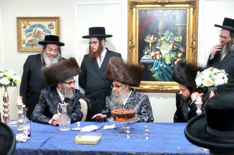 בחצרות סאטמר