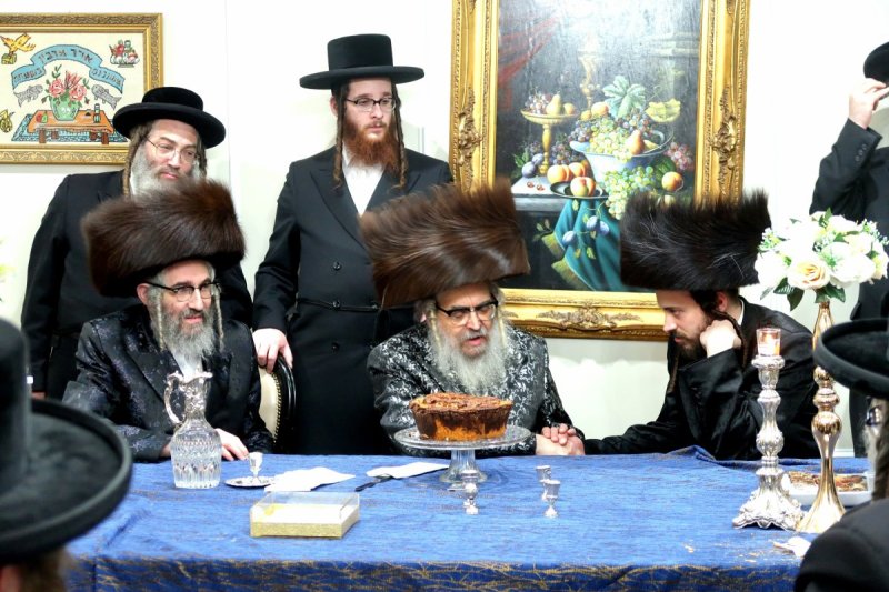 בחצרות סאטמר
