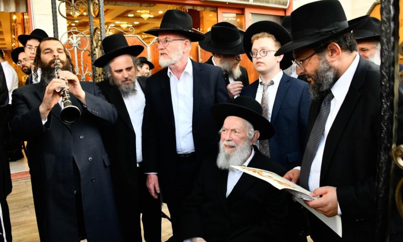 בליווי קלרינט: חתונת נכדת עמוד ההוראה הגר"י זילברשטיין