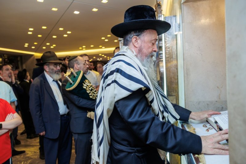 דניאל נפוסי