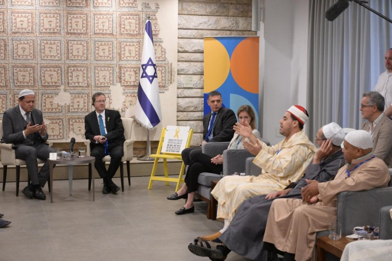 עמוס בן גרשום/לע״מ