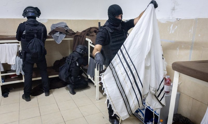 הצצה לאגף השמור ביותר: כך נראית כליאתם של המרגלים האיראניים
