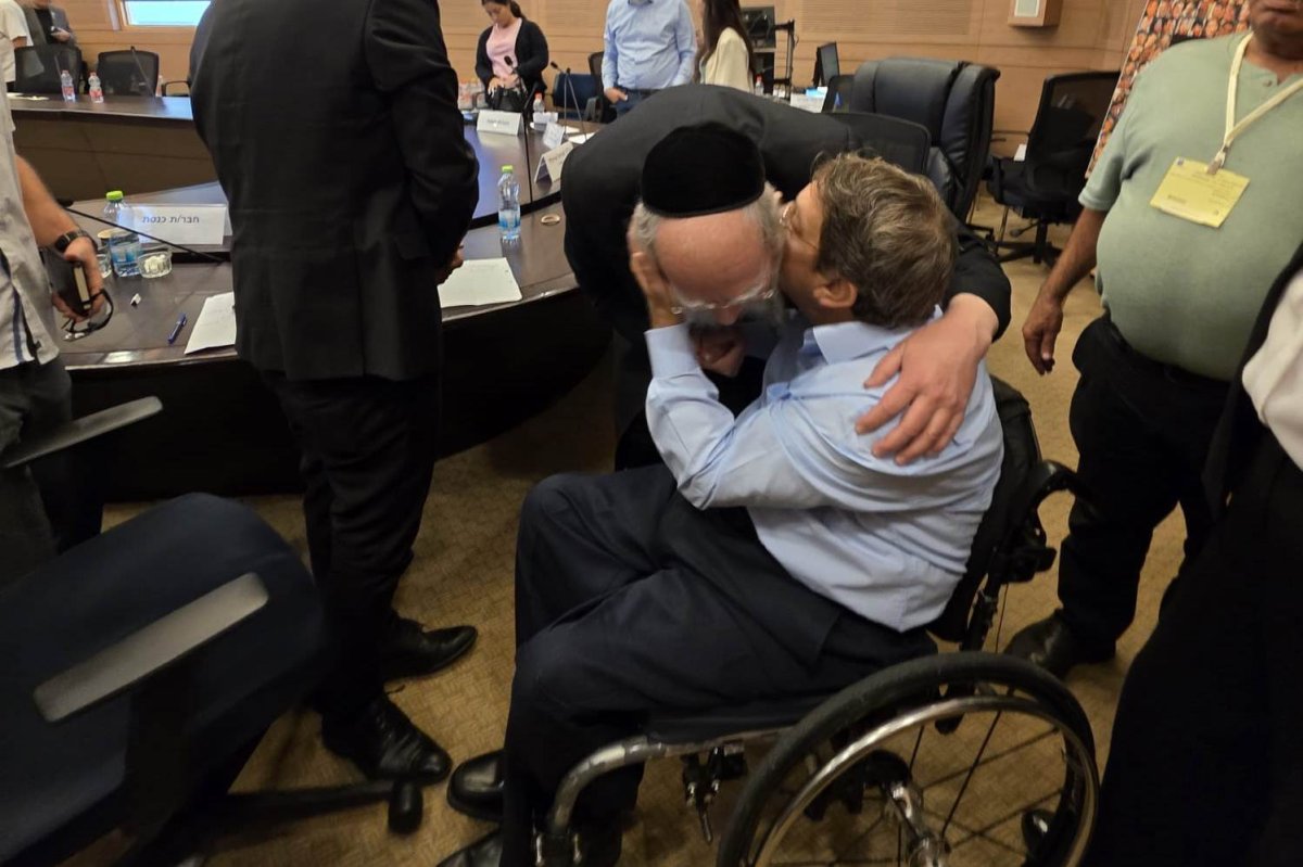 באדיבות המצלם