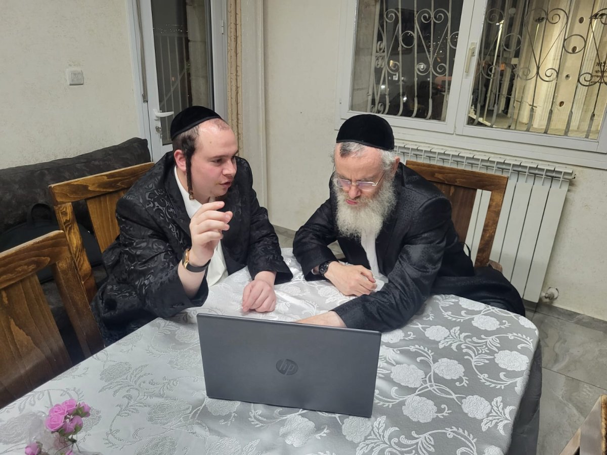 באדיבות המצלם