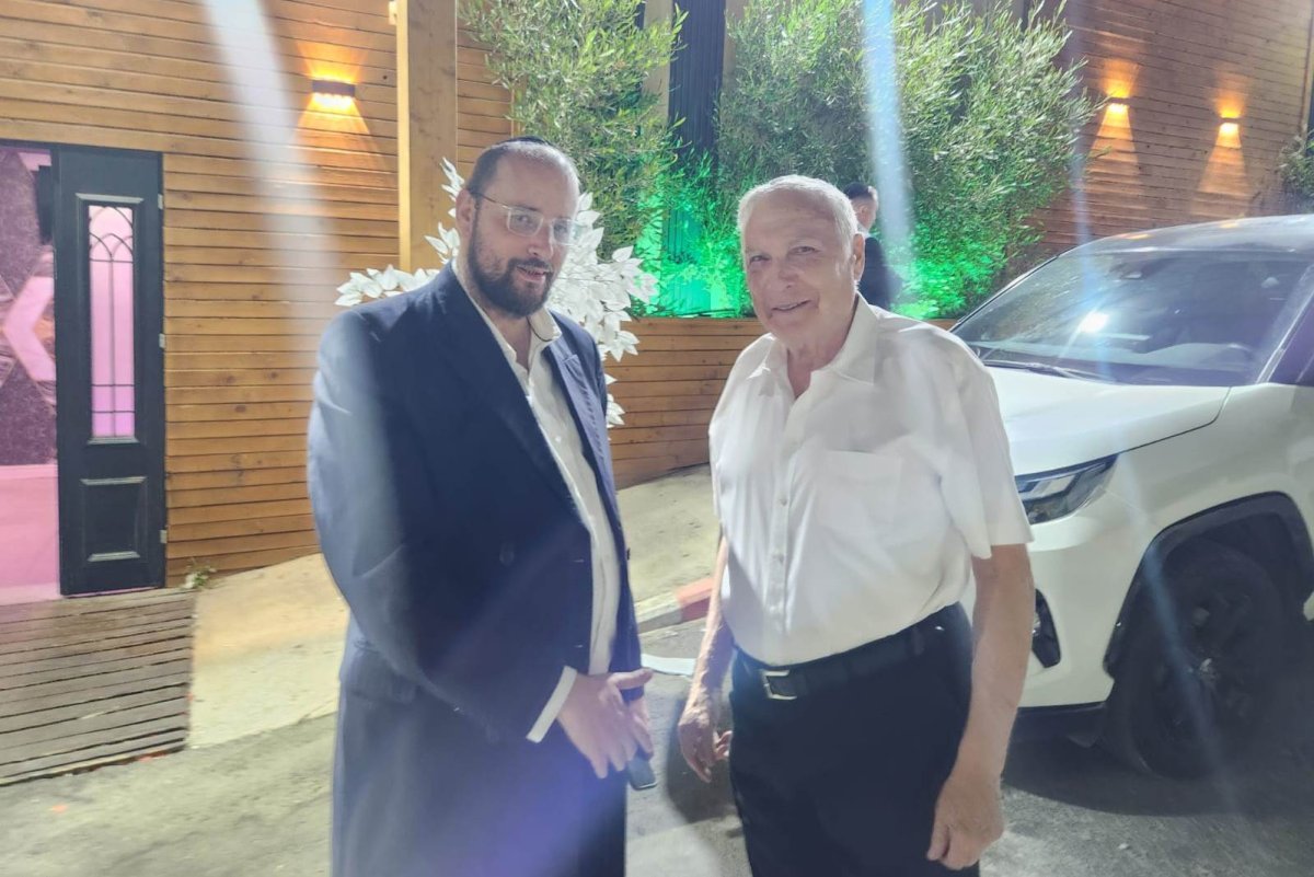 באדיבות המצלם
