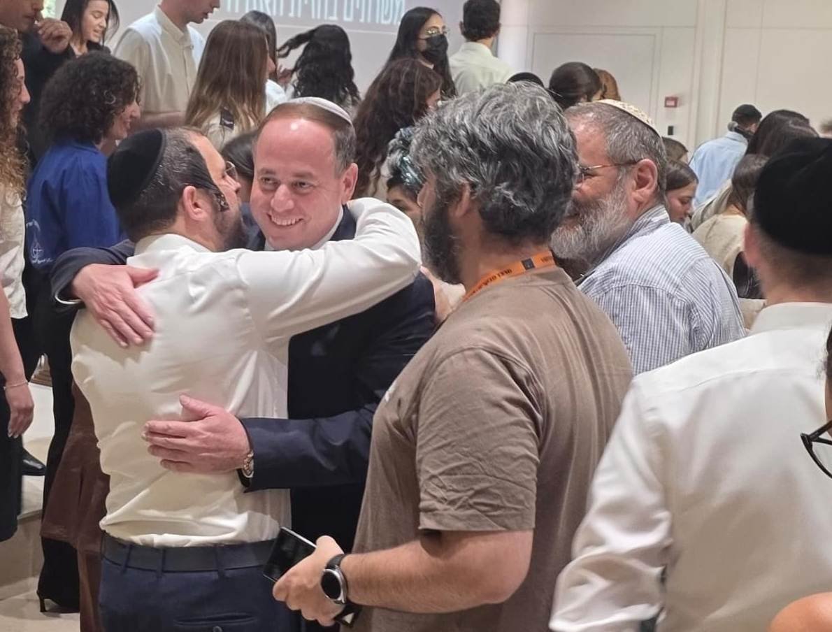 באדיבות המצלם