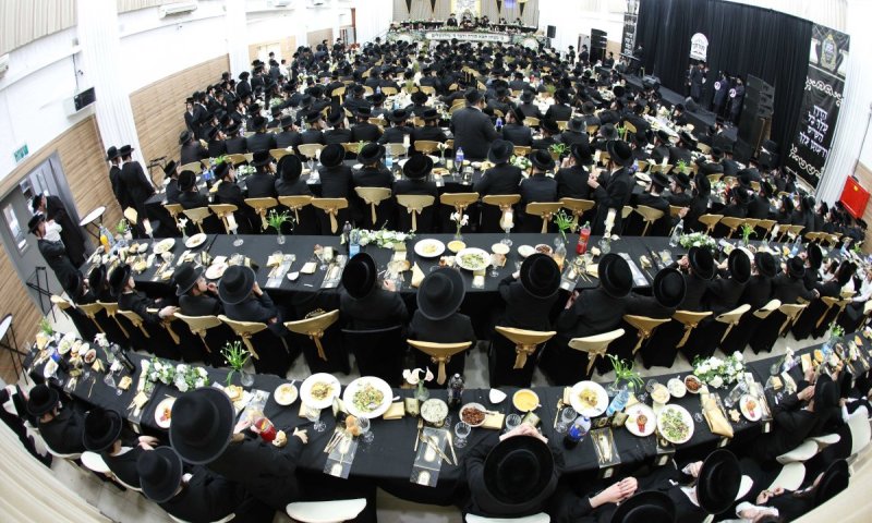 קהילת סאטמר בירושלים סיימו את הש"ס - פוסק הדור הגיע לברך