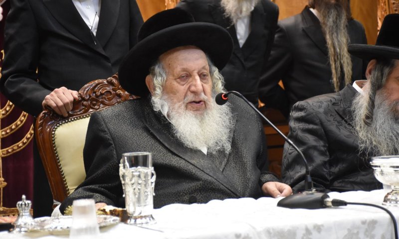 זקן האדמו"רים ערך טיש לרגל הילולת אביו האדמו"ר זצ"ל