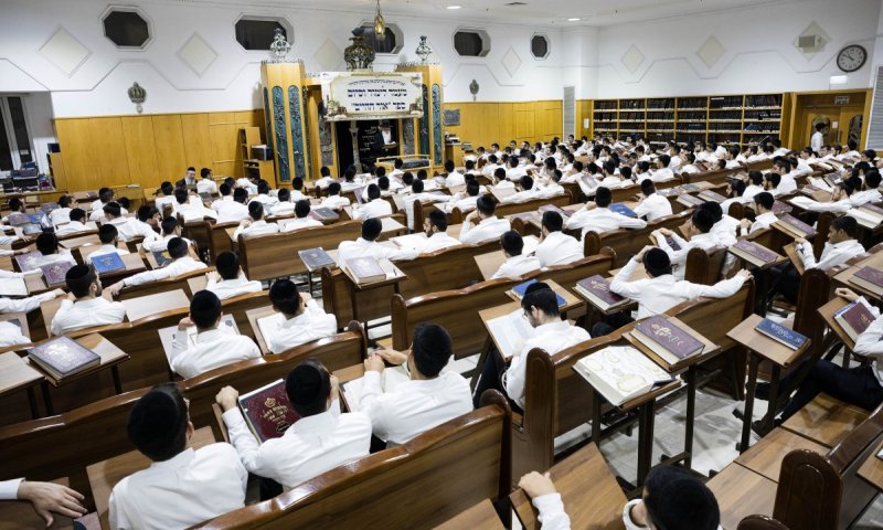 סדר לימוד, מלגות וסעודה: 450 בחורים למדו 'אור החיים' בהילולא