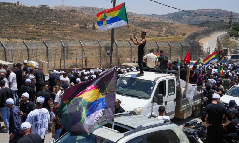 "לא נעמוד מנגד": דרוזים מישראל נערכים לקרב בסוריה להצלת אחיהם