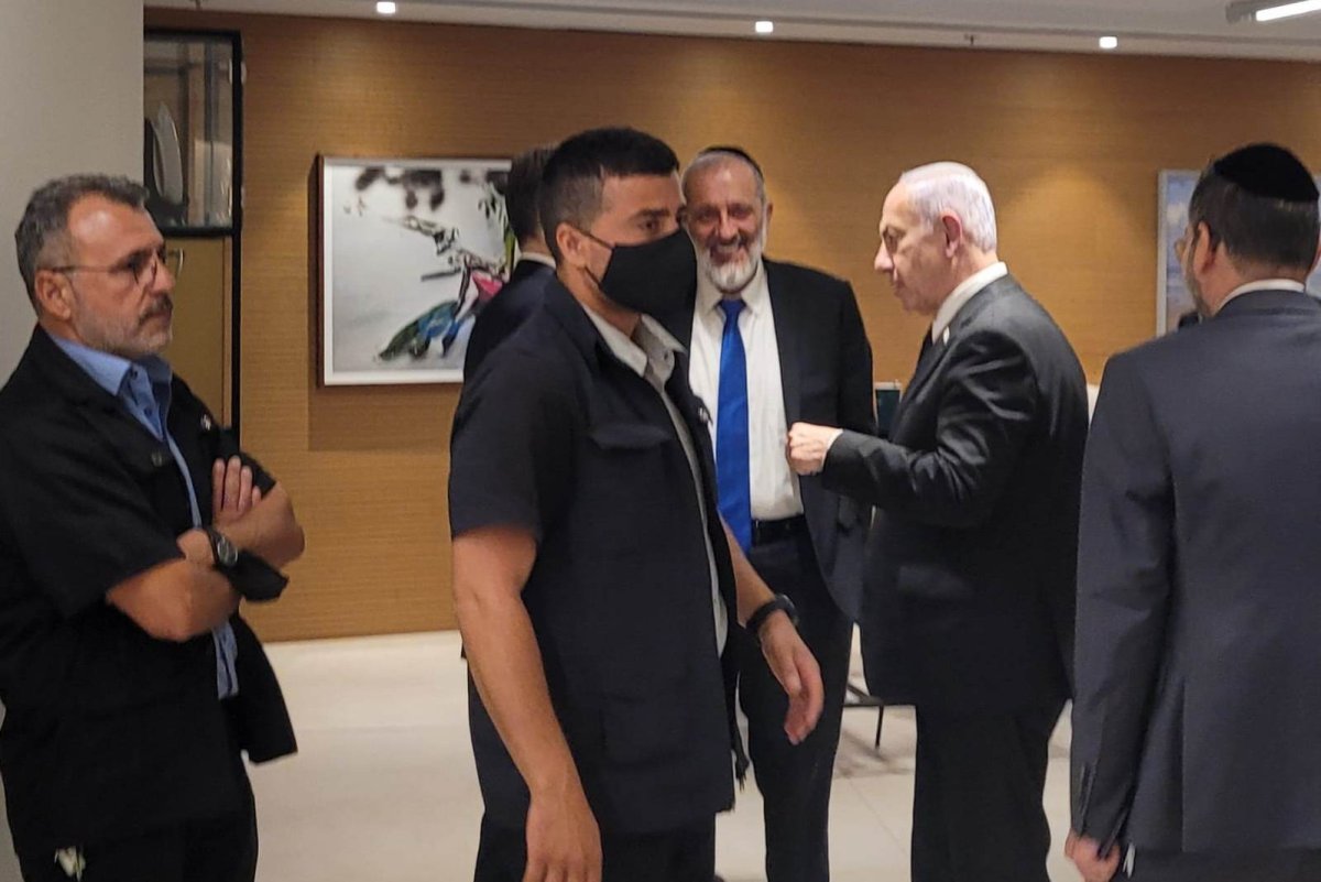 באדיבות המצלם