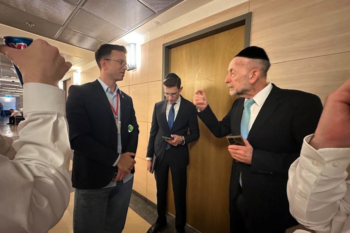 באדיבות המצלם