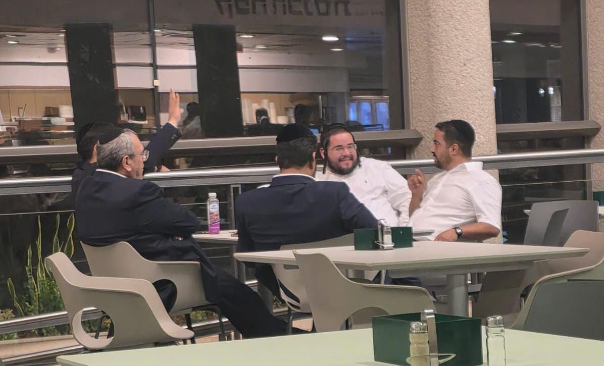 באדיבות המצלם