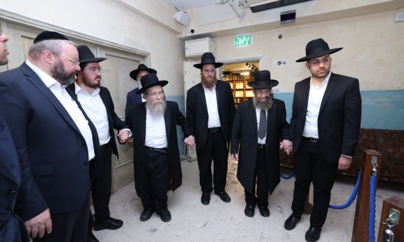חזון לדורות: גדולי ישראל במסע מרגש אל ליבת הקודש בבית החזון איש