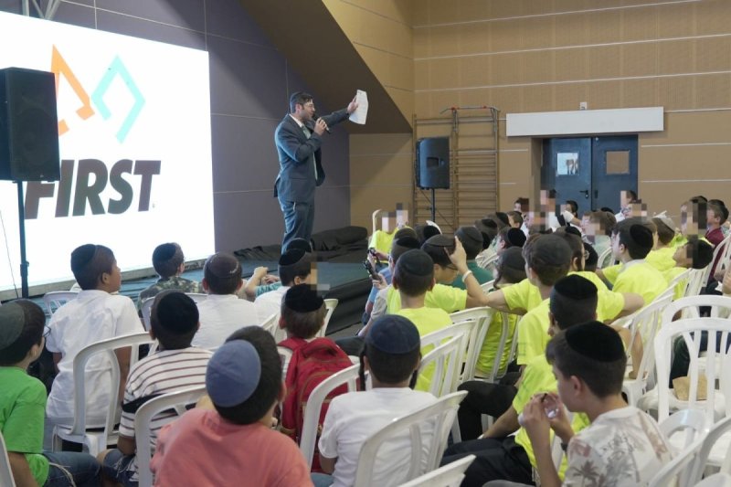 יחצ