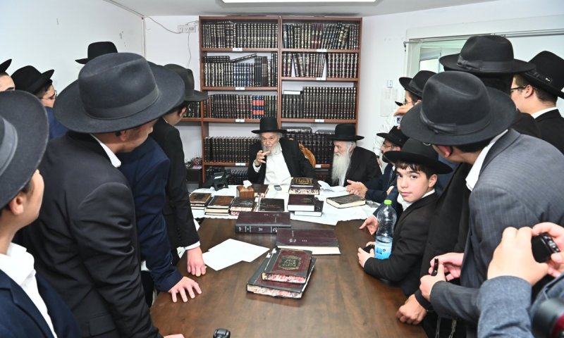 הפרס של הילדים העולים לישיבות: ביקור אצל גדולי ישראל בבני ברק