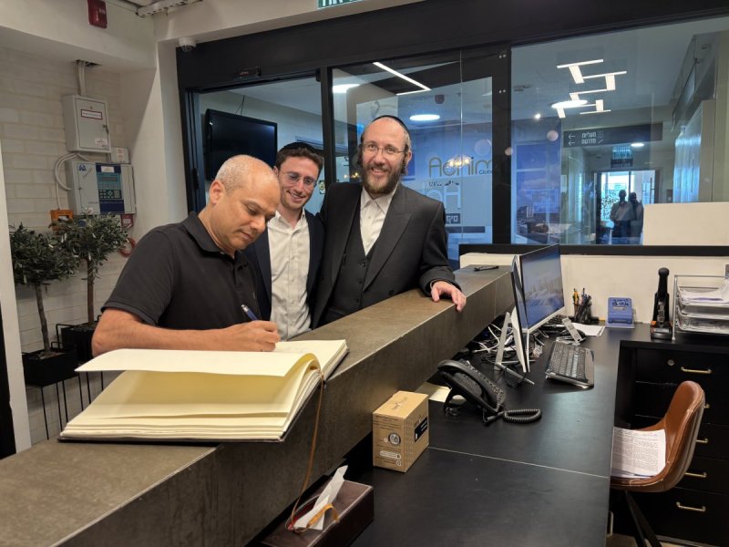 יחצ