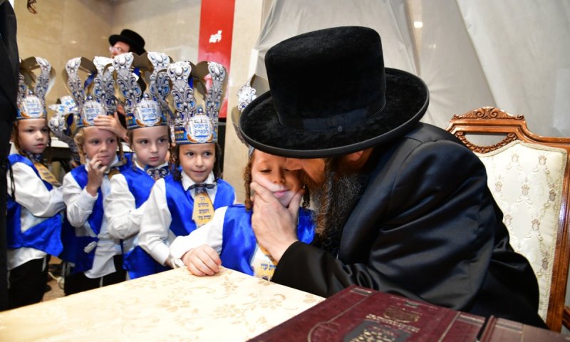 הרבי השתתף: מסיבת ה'חומש דרשה' של ילדי פיטסבורג באשדוד