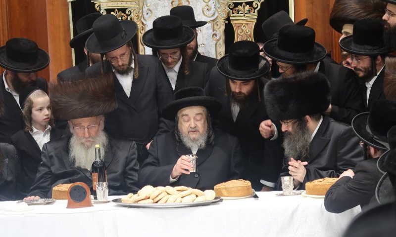 פאר הדור רבי יעקב מאיר בשמחת הברית לנין המשפיע והפוסק