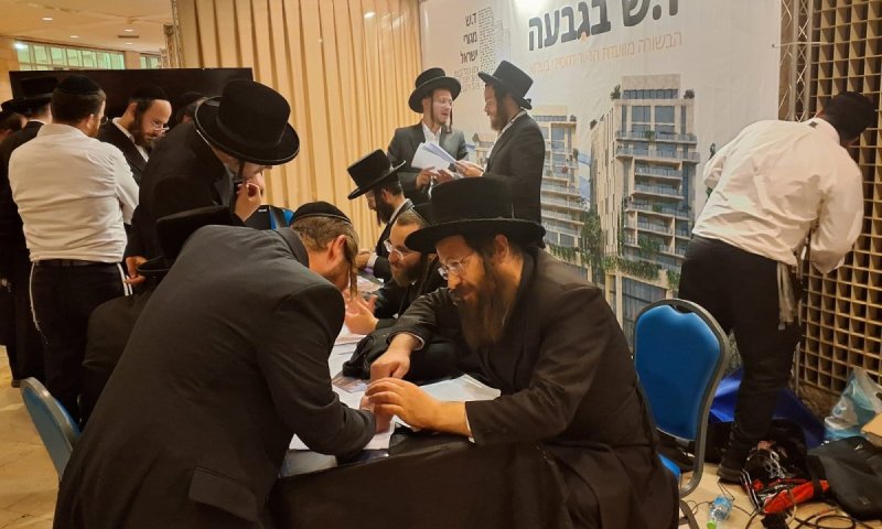 רבים פקדו את ביתן המכירות הייחודי  ד.ש מגורי ישראל באקספו החרדי הראשון