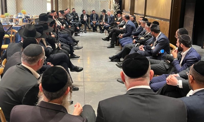 סביב שולחנות ערוכים: המנהלים התכנסו לסכם שנה