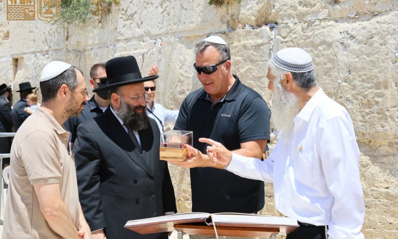 הגנרל קורילה בביקורו בכותל המערבי: "מי ייתן ותמצא שלווה"
