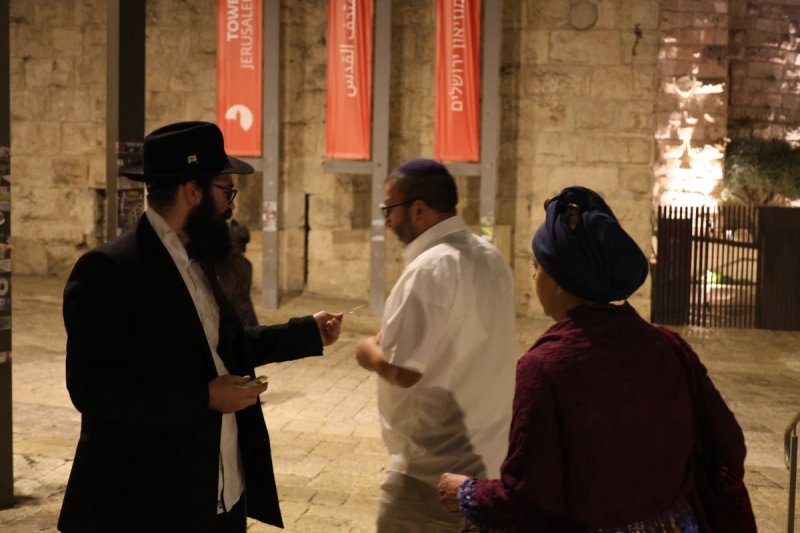 מרדכי לובעצקי (פריז צרפת)