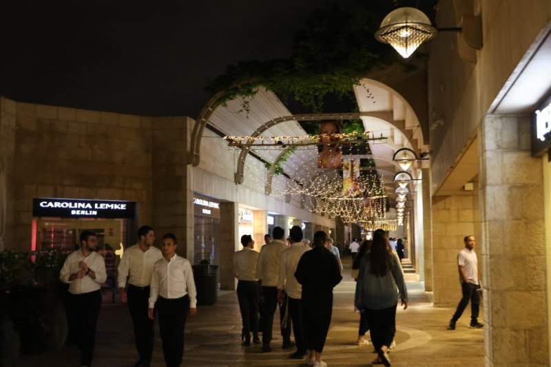מרדכי לובעצקי (פריז צרפת)