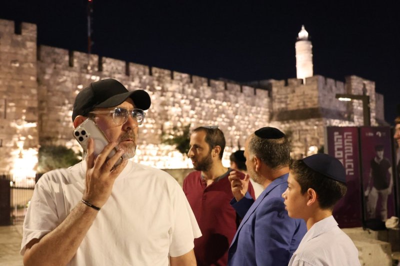 מרדכי לובעצקי (פריז צרפת)