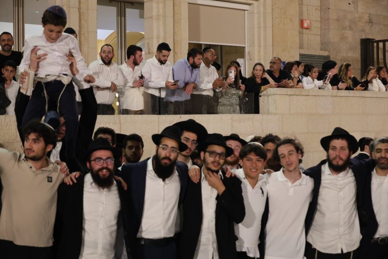 מרדכי לובעצקי (פריז צרפת)