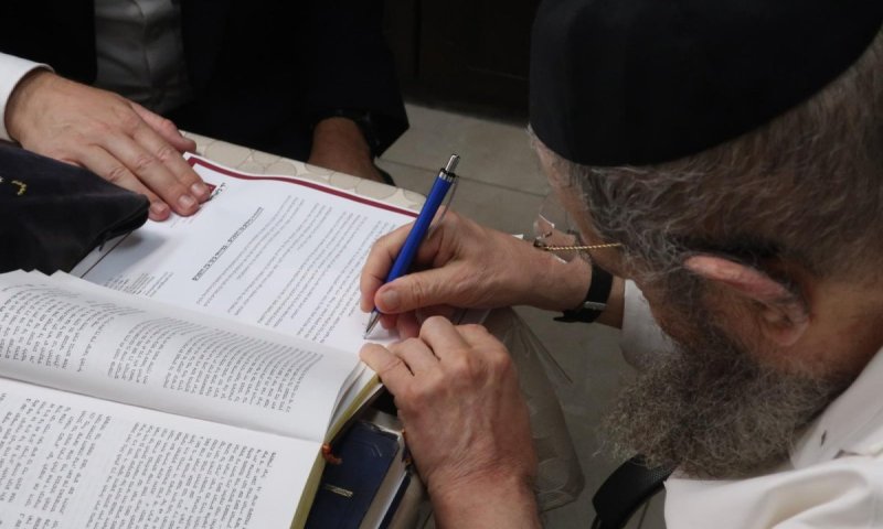 רבנים וגדולי תורה מצטרפים לקריאת יד לאחים ומזהירים בעקבות גל פעילות מיסיונרית רב היקף