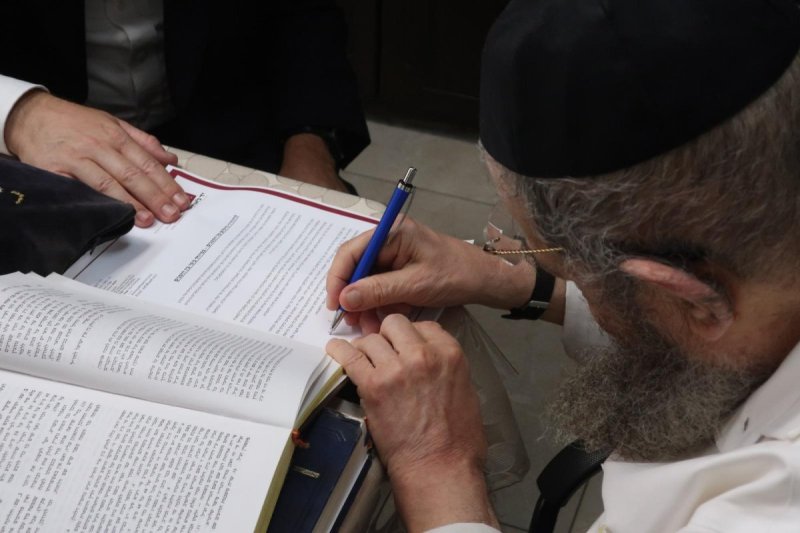 באדיבות המצלם