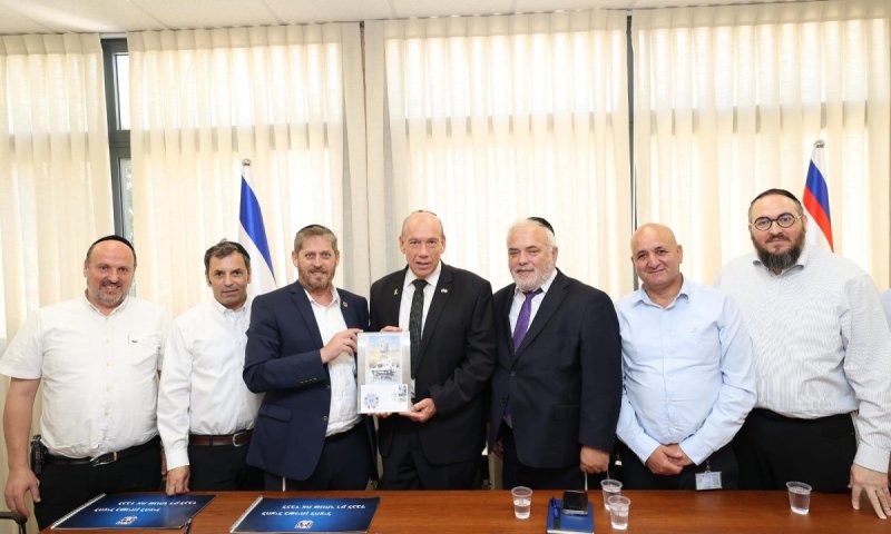 מבקר המדינה אנגלמן סייר במטה ארגון זק"א: "משלימים דוח על פינוי חללים ב- 7.10"
