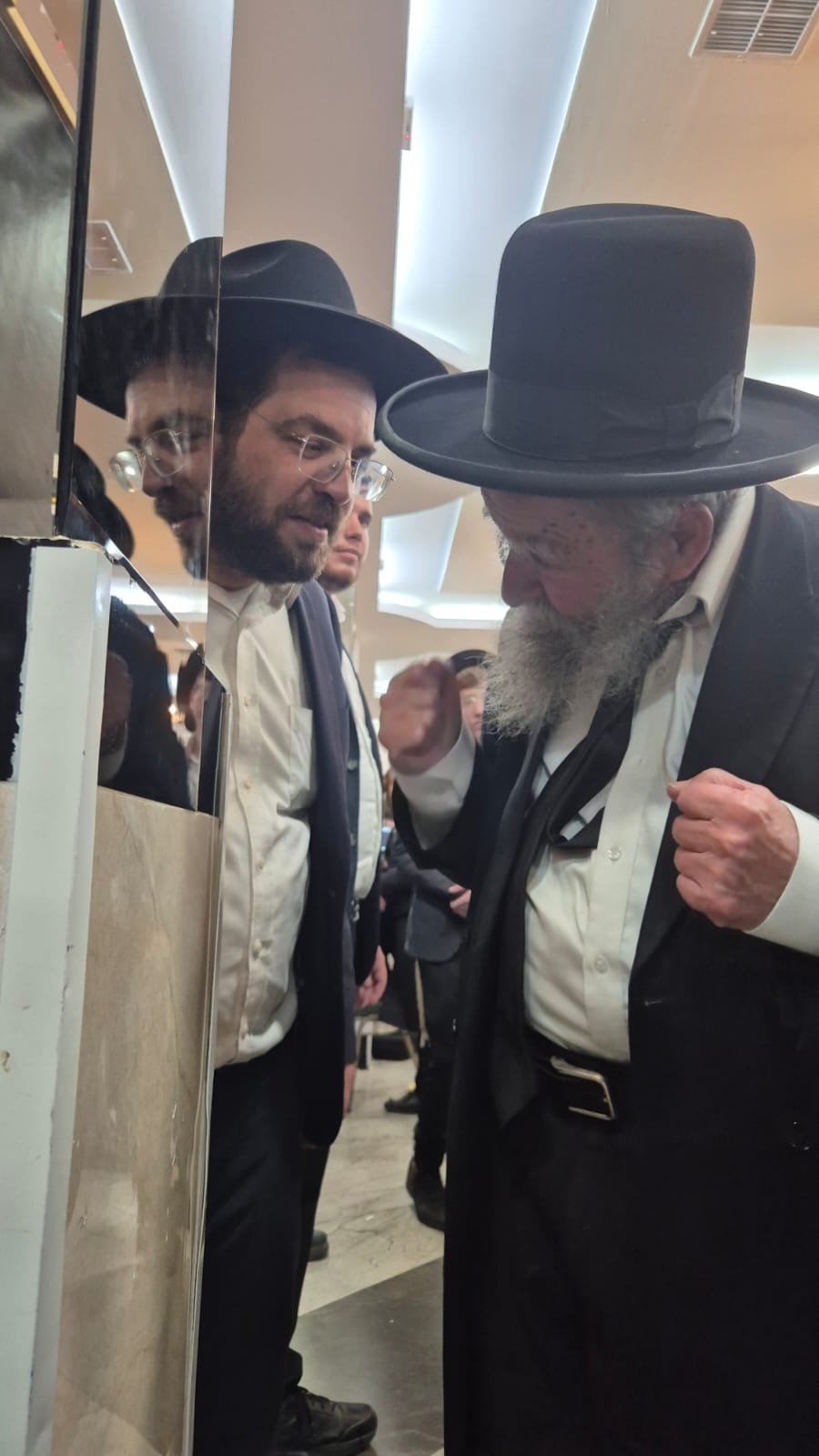באדיבות המצלם