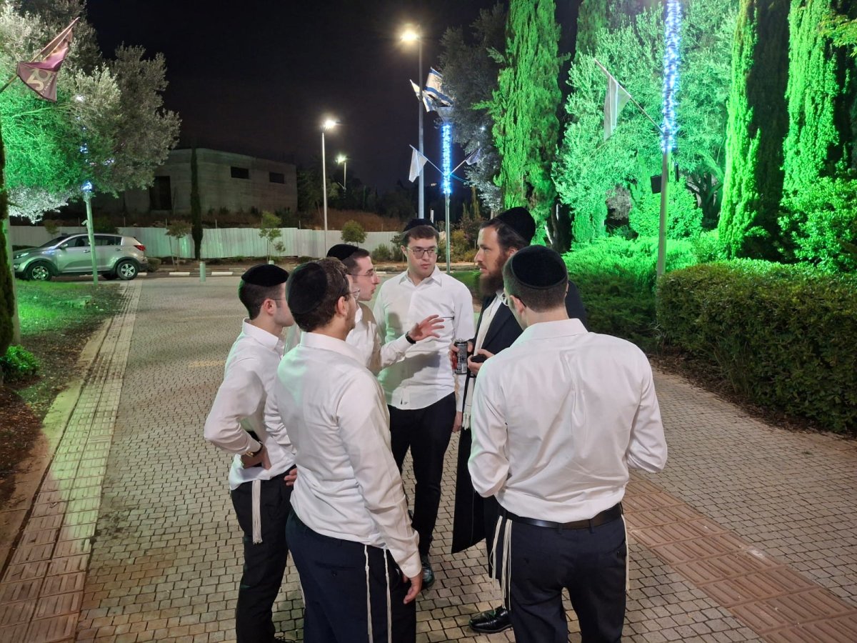 באדיבות המצלם