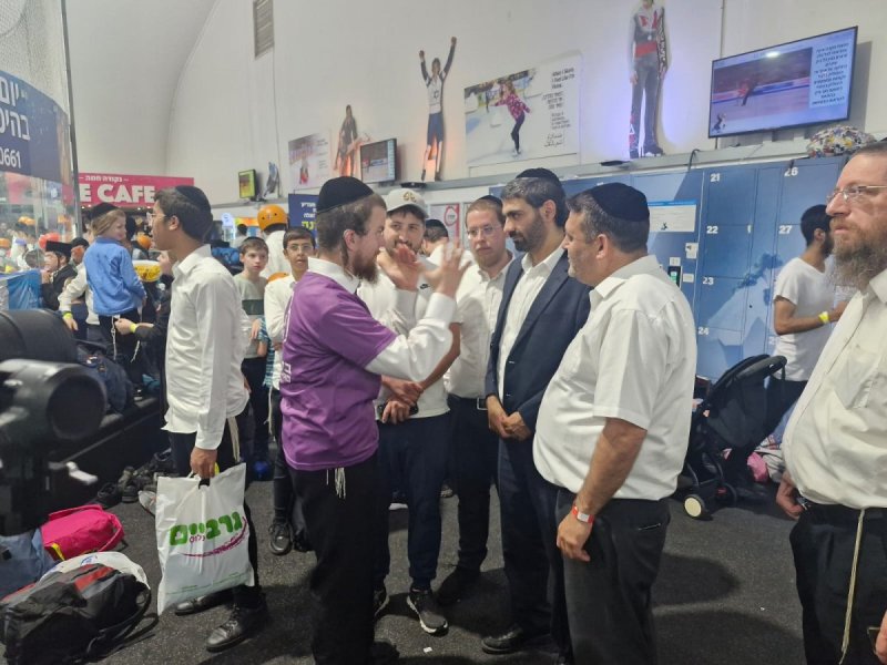 באדיבות המצלם