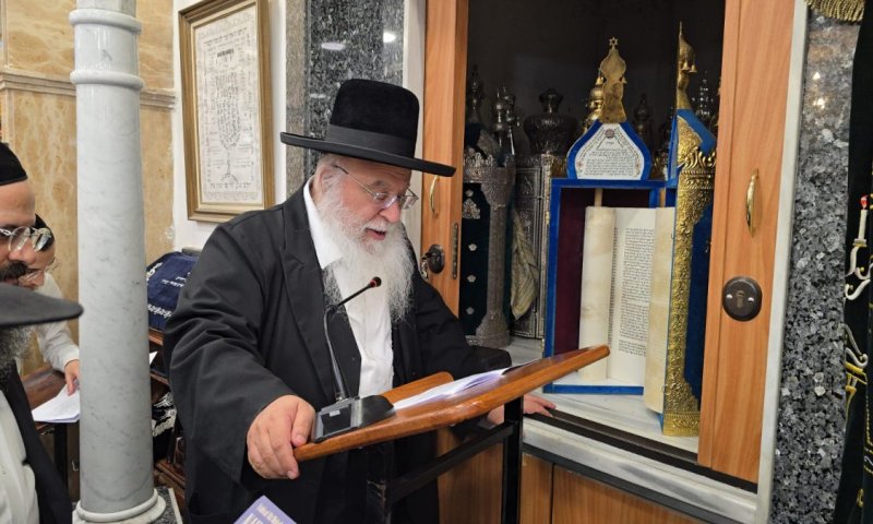 ביום המסוגל לזיווגים: המקובל ערך את&nbsp;התיקון מול ארון הקודש הפתוח