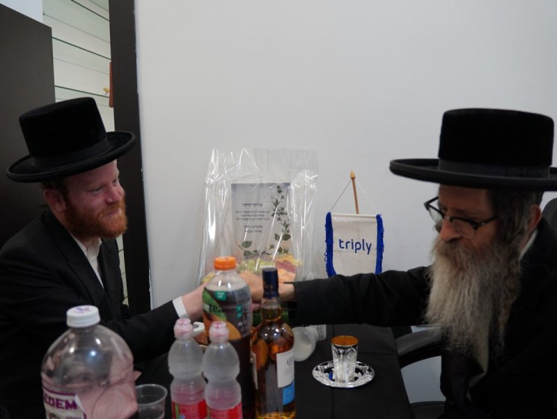 באדיבות המצלם